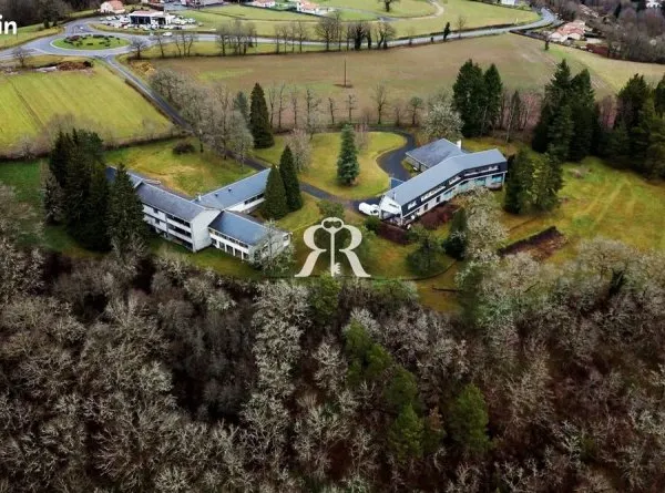 Propriété 70 pièces 2600 m²