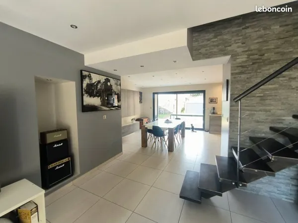 Maison de charme rénovée en 2015 avec vue exceptionnelle - 267 m² - Terrain 1255 m²