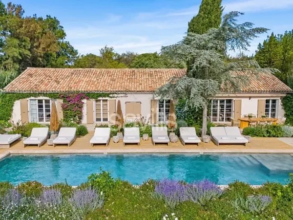 Villa cinq chambres avec piscine, à deux pas des plages de Saint-Tropez