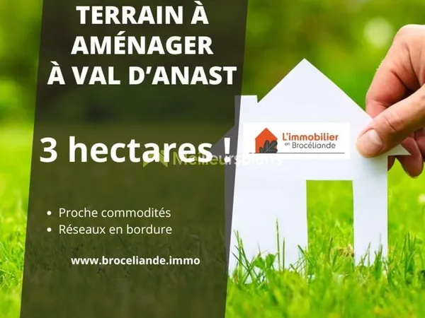 Très grand terrain à aménager en plein centre de Val d'Anast