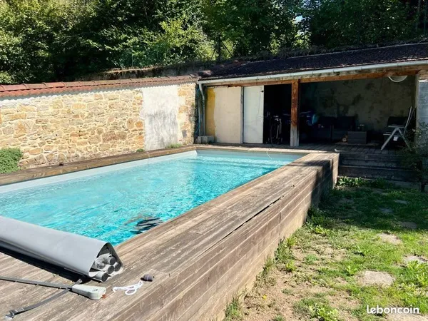 Appartement rénové 3 pièces + jardin 200 m², piscine & cave - Centre-ville Lagnieu