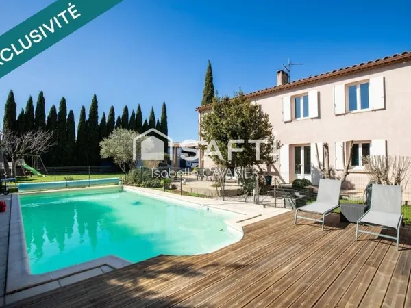 Vedène Maison 210 m², piscine, double logement indépendant, jardin 970 m²