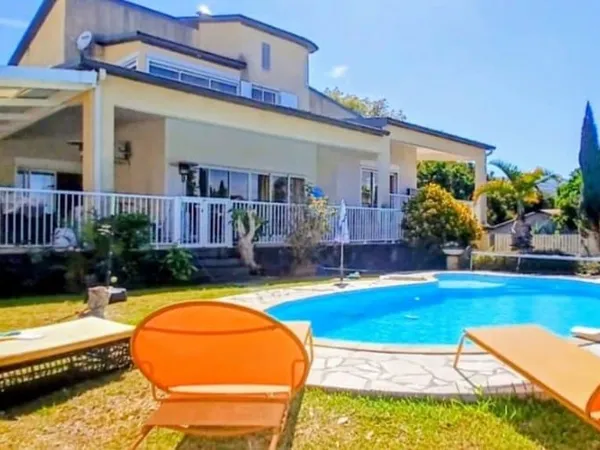 Maison 5 pièces 359 m²