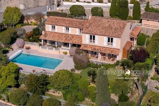 Maison 6 pièces 290 m²