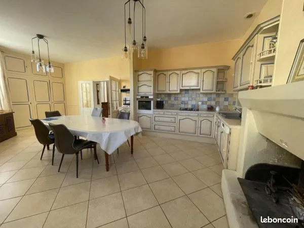 Maison 5 pièces 230 m²