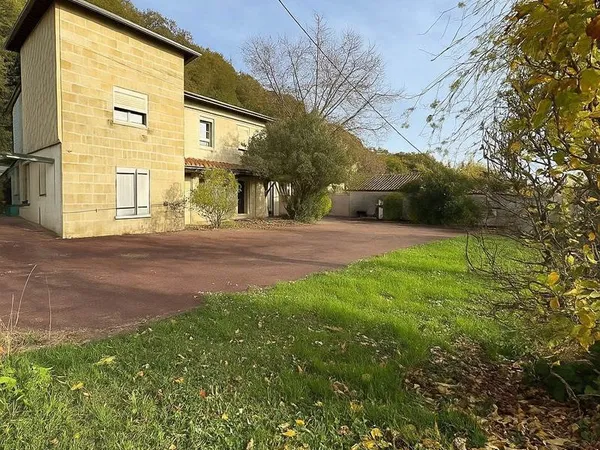Maison traditionnelle 4 pièces 203 m²