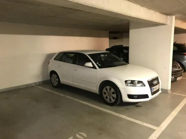 Loue parking - 10m²