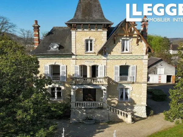 Local 23 pièces 263 m²