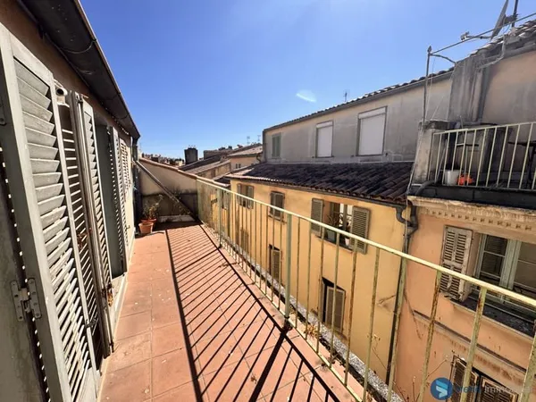 TOULON - STUDIO 26M2 + TERRASSE - DERNIER ETAGE
