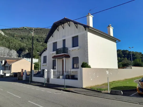 MAISON, STUDIO ET PISCINE