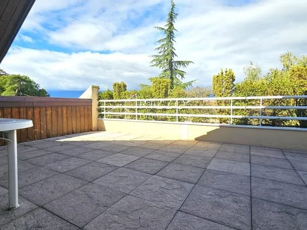 Attique de 145m2 avec terrasses de 67m2 à Ferney