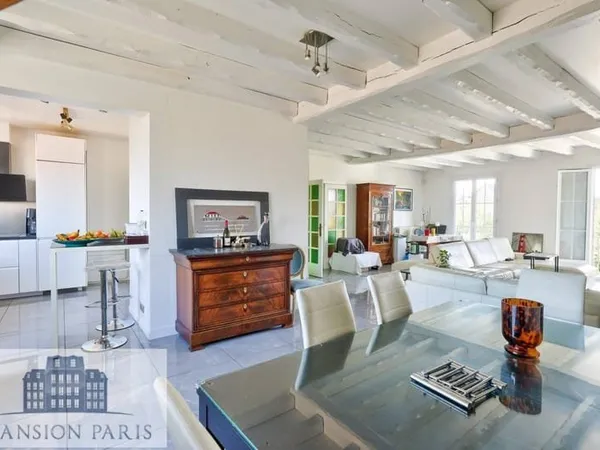 Maison 7 pièces 340 m²