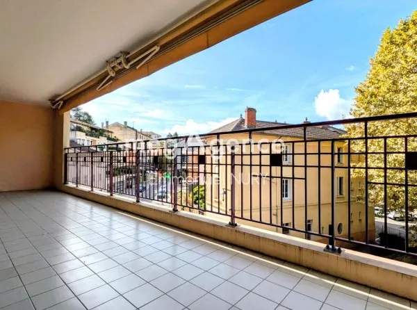Coeur de village - T4 de 100m² avec terrasse