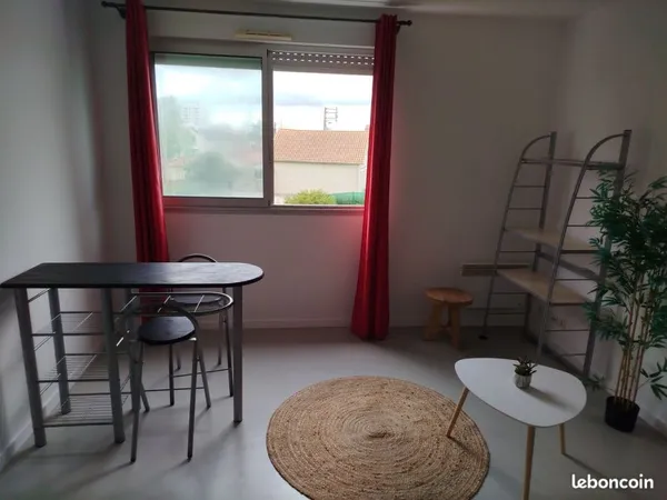 Studio meublé 19 m² NIORT proche centre ville