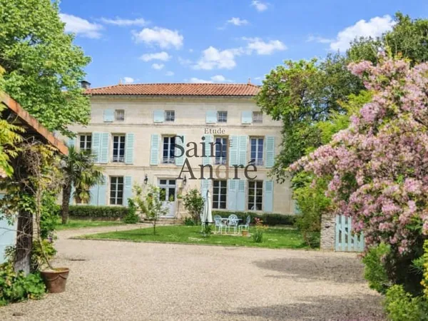 Maison Charentaise rénovée avec piscine