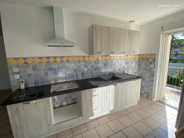 Loue Suze la Rousse appartement F3 avec jardin