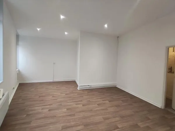 Local professionnel 3 pièces 63 m²