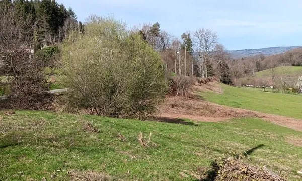 Terrain de 2100m2 à Sainte-Fortunade