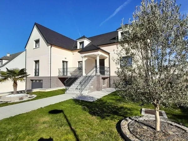 Maison 7 pièces 273 m²