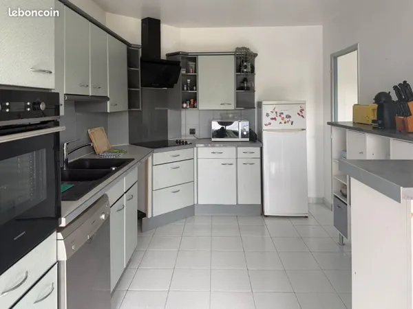 F4 83 m² - 3 chambres - Lumineux - Stationnement facile