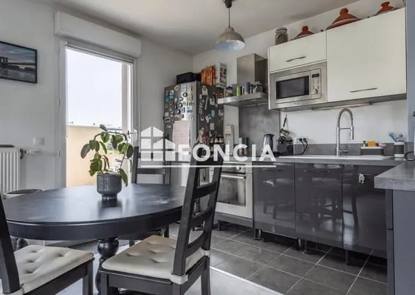 F3 DE 53 m2 AVEC BALCON DE 22 m2 FILANT ET PLACE DE PARKING ATHIS-MONS