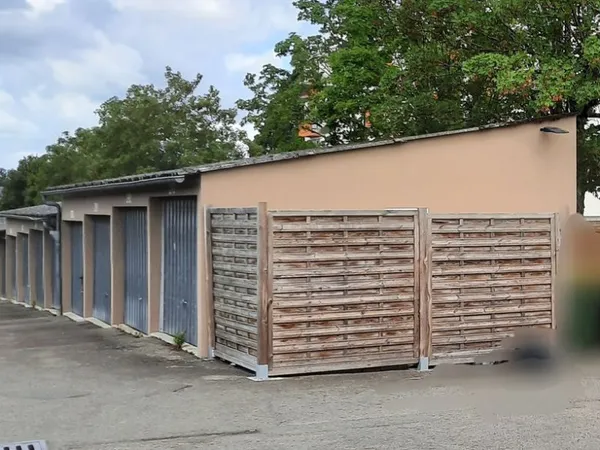 GARAGE _ BOX fermé _ LA RESIDENCE LA VALLEE