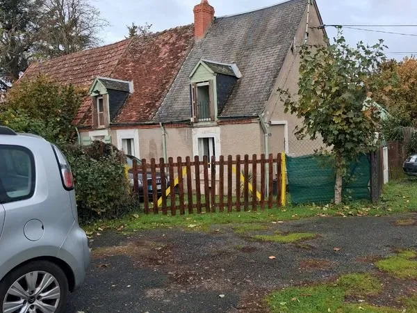 Petite maison avec tres gd terrain
