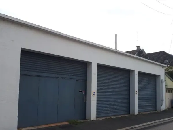 Loue Garage dépôt 90 m2