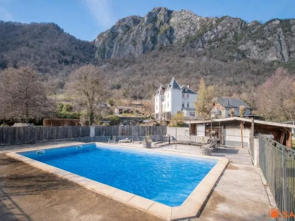 Château d'exception au coeur des Pyrénées proche de l'Espagne