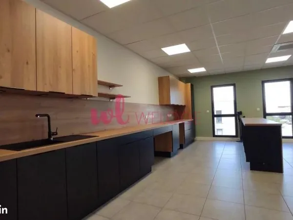 Local bureaux 125 m²