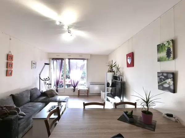 Appartement T3 avec terrasse - Au calme