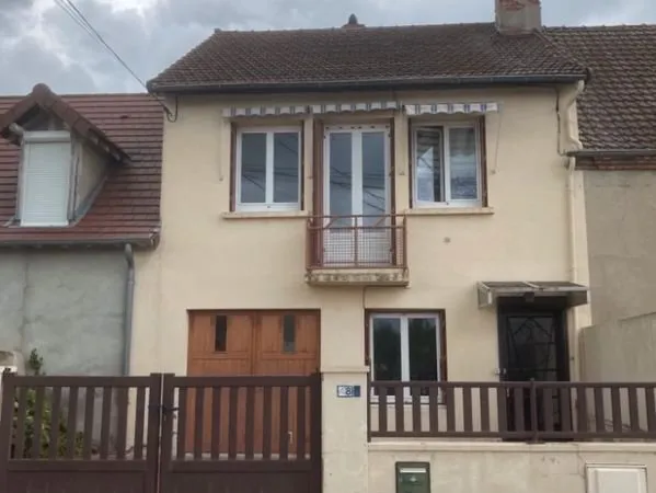 Locations Petite Maison de Villes Types F3 Avec Cuisine Neuve Cours Et Garage