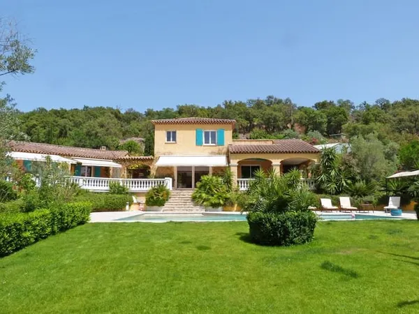 VILLA SPACIEUSE, PISCINE ET CAMPAGNE