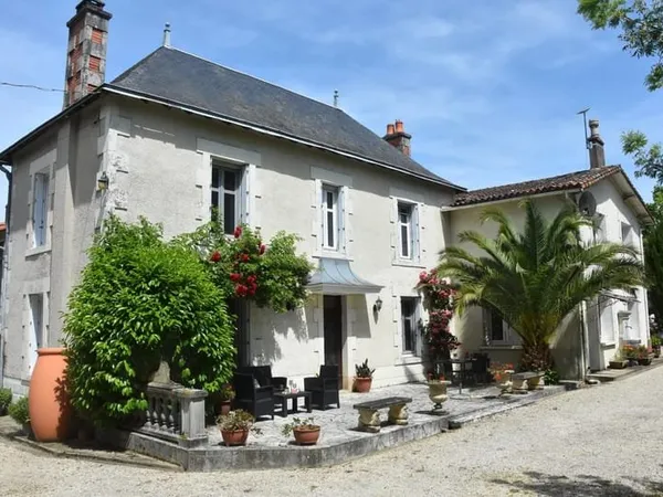 Domaine d'exception avec Maison de Maître, maisons d'amis et piscine
