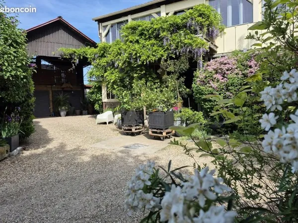 Propriété 8 pièces 208 m²