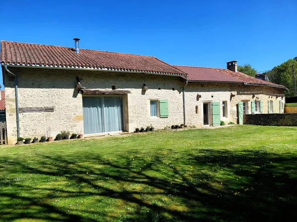 Belle longère d'environ 185 m2 avec grange indépendante d'environ 100 m2