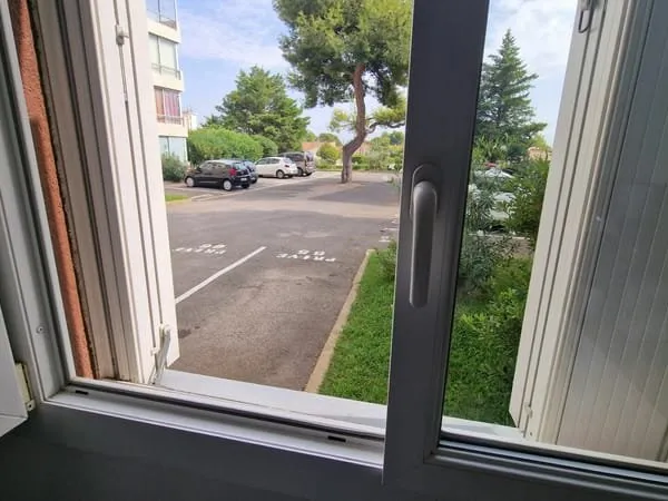 Vitrolles le Daudet pied du Rocher appartement de type 2 loué pour investisseur