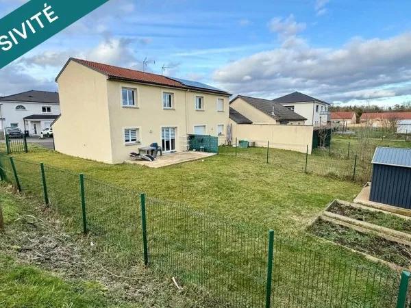 Maison récente avec garage et jardin