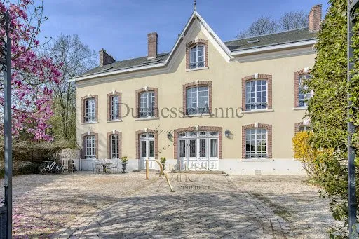 Maison 10 pièces 337 m²