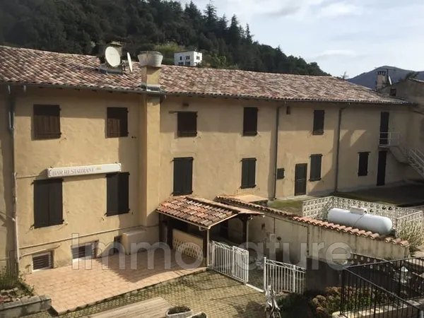 Maison 33 pièces 1000 m²