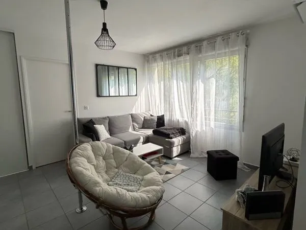 Appartement T2 avec balcon + garage - Villeurbanne