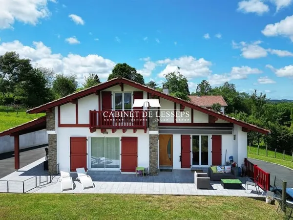 Maison traditionnelle vue RHUNE de 138 m²