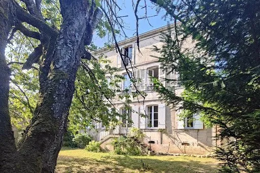 Maison 12 pièces 331 m²