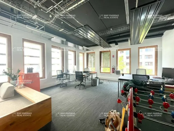 Bureaux 668 m²