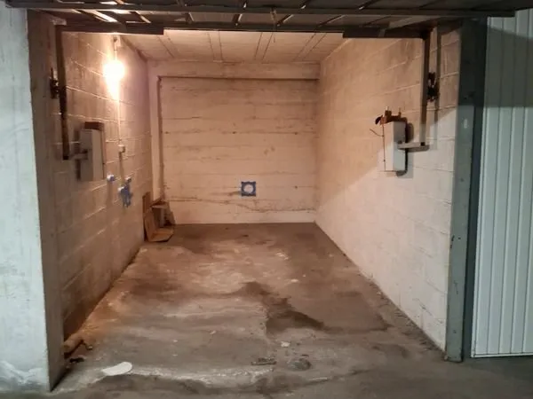 Garage fermé à louer