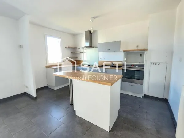 Appartement type T2, proche des commerces, écoles, plan d'eau