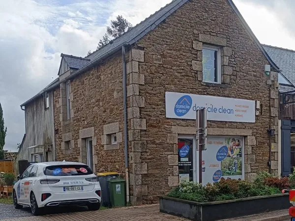 Local commercial / bureaux / Lanvallay 57 m2