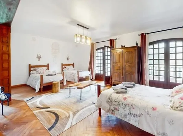 Maison 12 pièces 450 m²