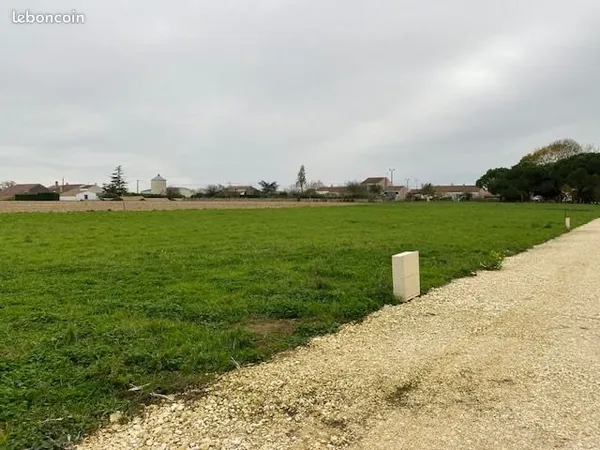 À VENDRE par particuliers - Terrain constructible de 1000 m² - Lieu-dit La Groie Quétier, 17430 Bord