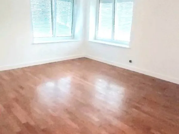 T3 70 m² au 2e étage - Maison de maître - Parquet - Garage privatif
